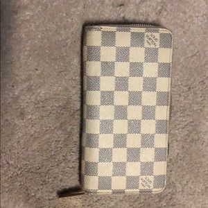 Louis Vuitton damiar Azur zippy wallet